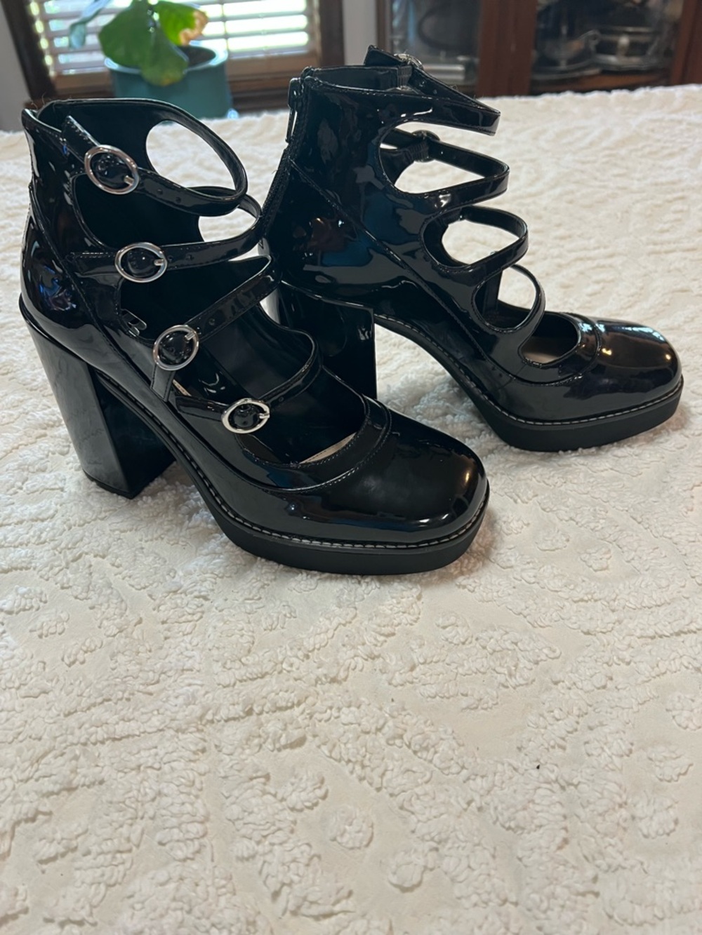 Gianni Bini Black Patent Multi-Strap Block Heel Pumps - Picture 7 of 7